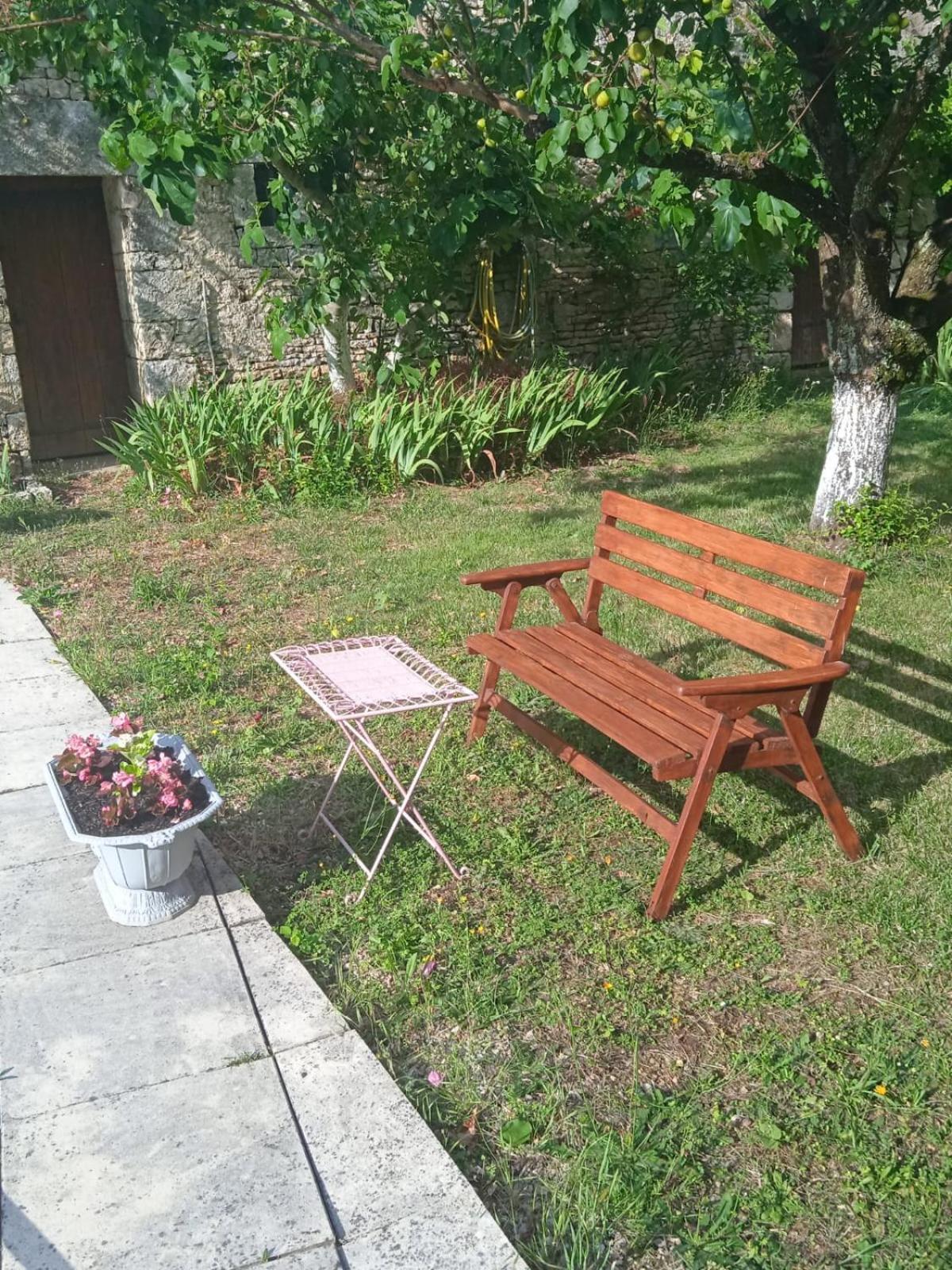 Coucouhirondelle Bed & Breakfast Brux Exterior photo