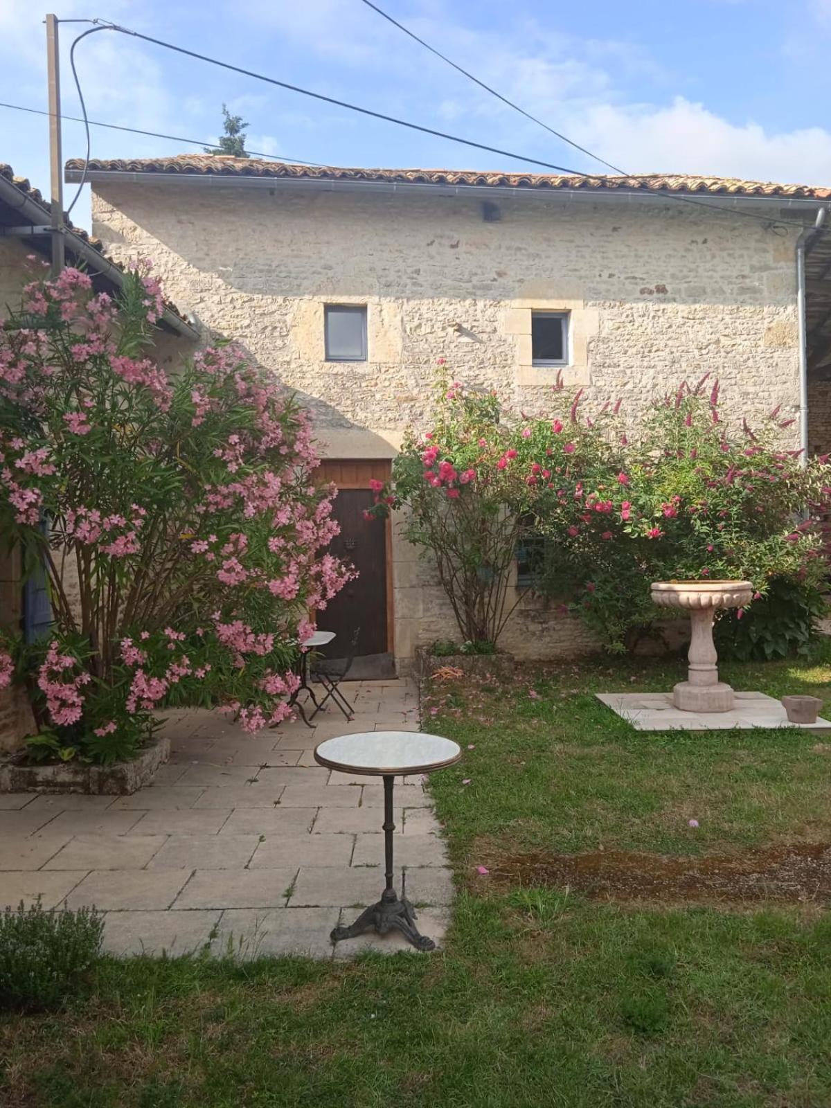 Coucouhirondelle Bed & Breakfast Brux Exterior photo